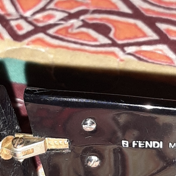 Fendi sunglasses - Picture 3 of 5